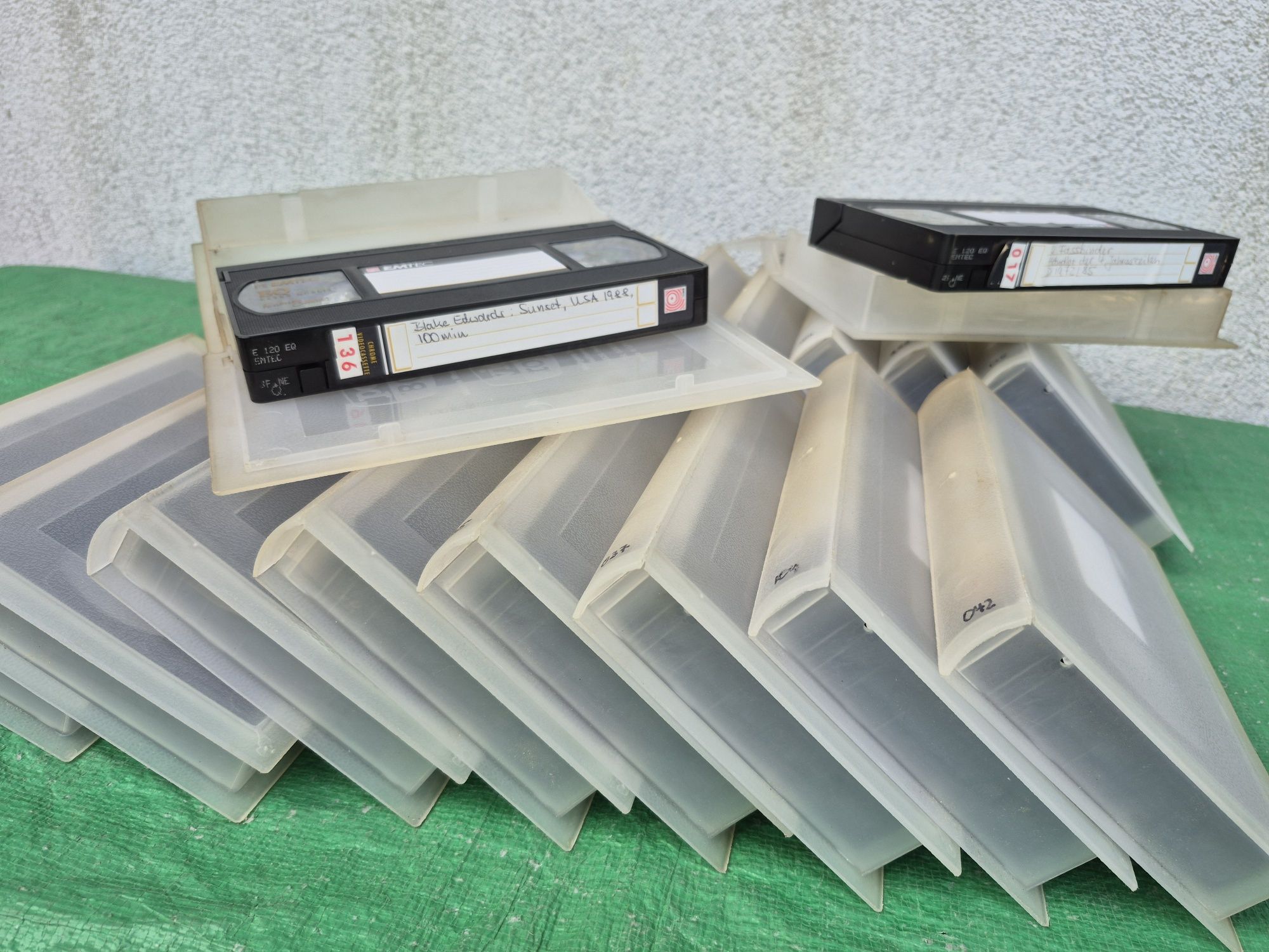 Vând 20 casete video VHS EMTEC originale 120 minute colectie de filme