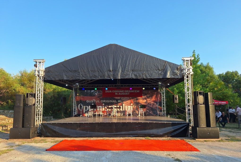 Scena in 2 ape 9x7m pt evenimente in aer liber