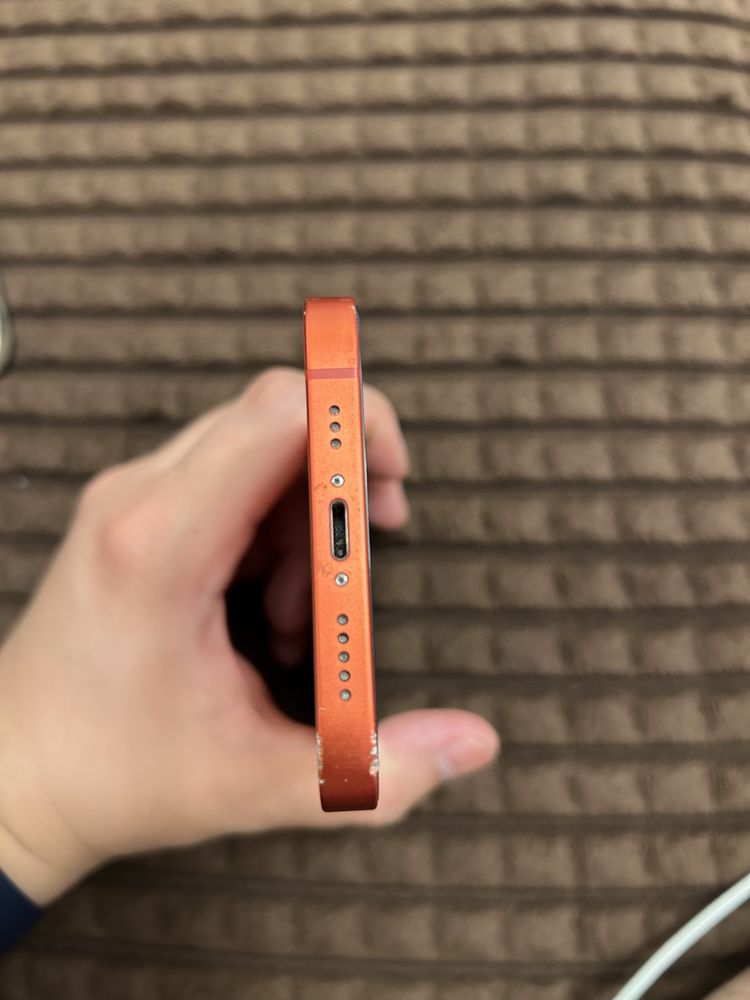 Продаю Iphone 12