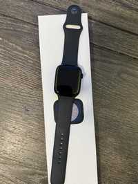 Apple Watch Series 8, 45 мм, из алюминия цвета "Midnight".