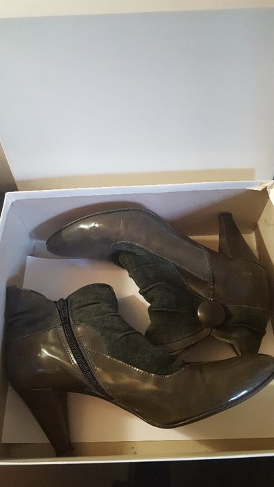 Botine dama gri combinatie piele lacuita si piele intoarsa, marimea 40