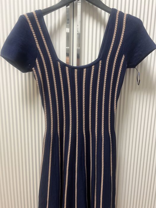 Платье, размер М фирма Guess