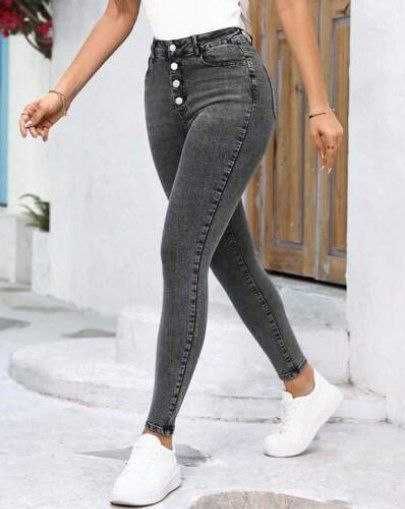 В наличии шикарные джинсы DENIM