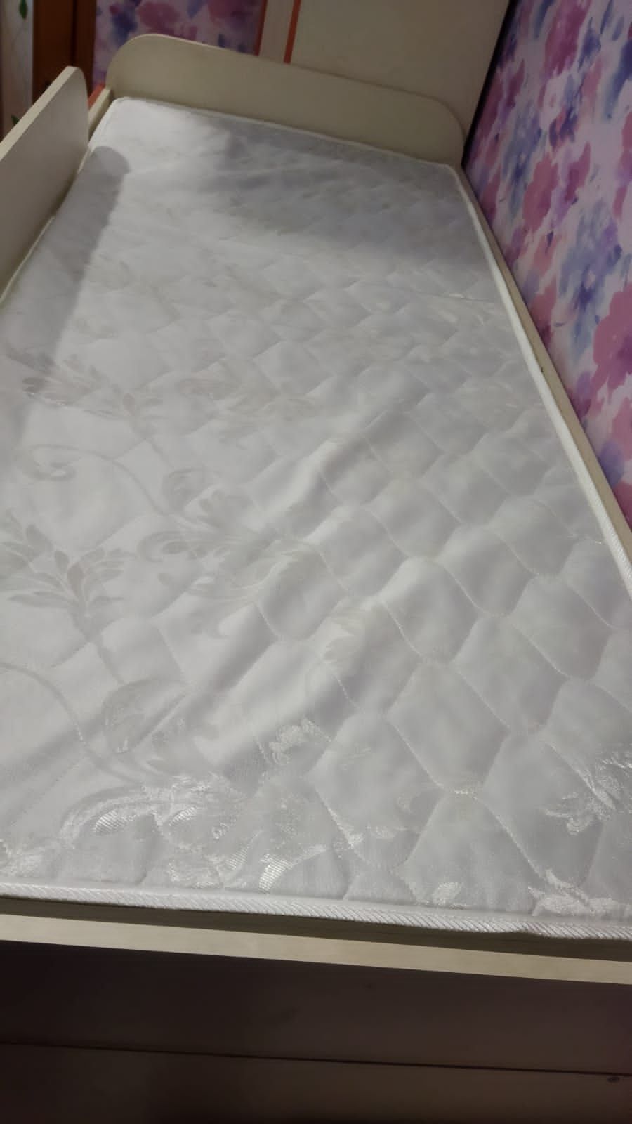 Продам кровать  двух яростную