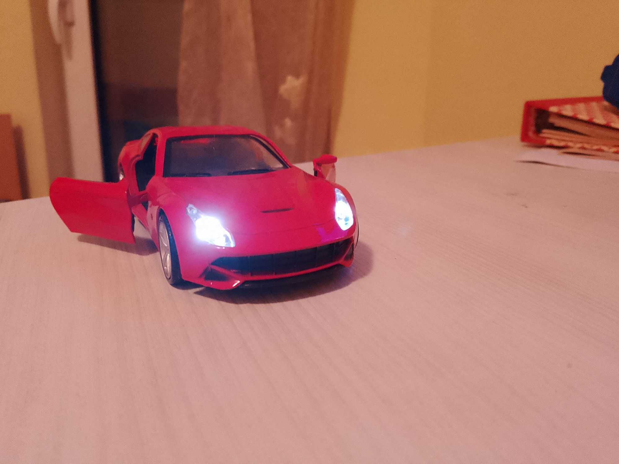 Ferarri F12 berlineterlinetta умалена версия.