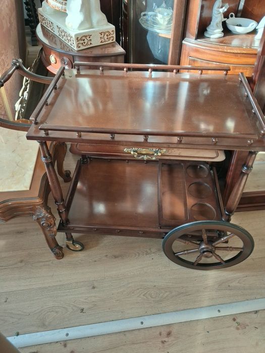 Сервизна количка