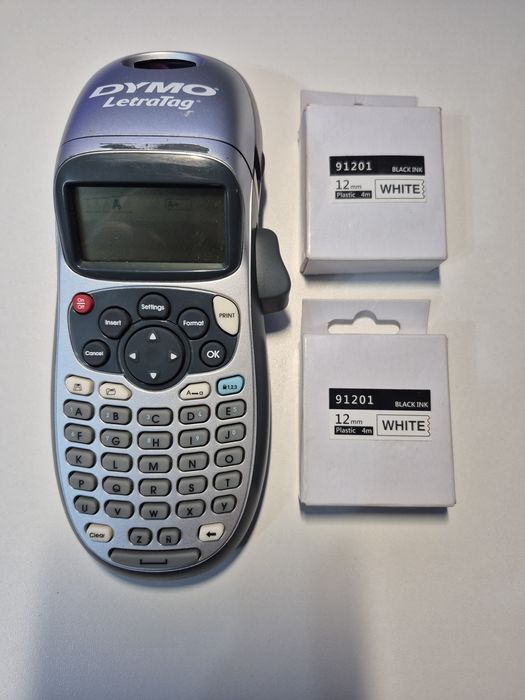 Продаю принтер для печати этикеток DYMO LetraTag
В комплекте: сам прин