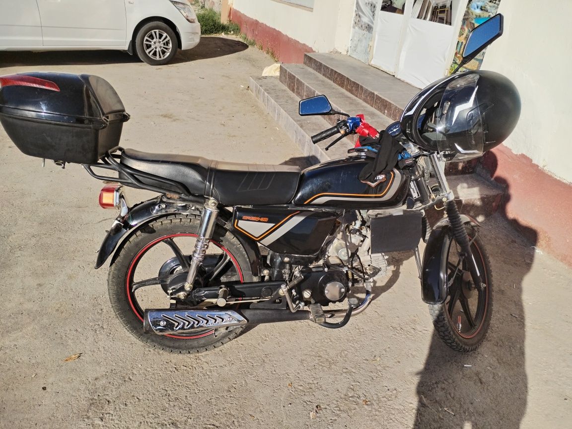 Moped satiladi sroshni 14mln ha'mme jeri saz