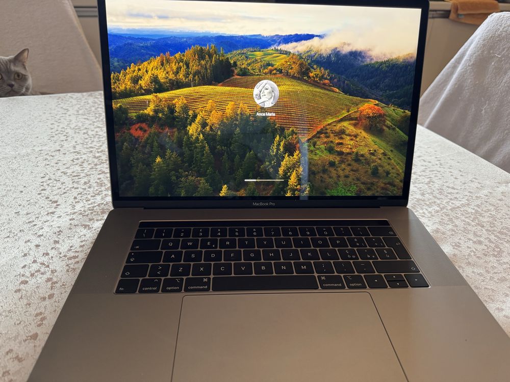 Macbook Pro 15"  Intel Core i7,16 gb de ram si 256 SSD