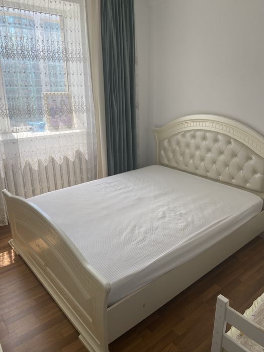 Продам кровать с матрасом.
