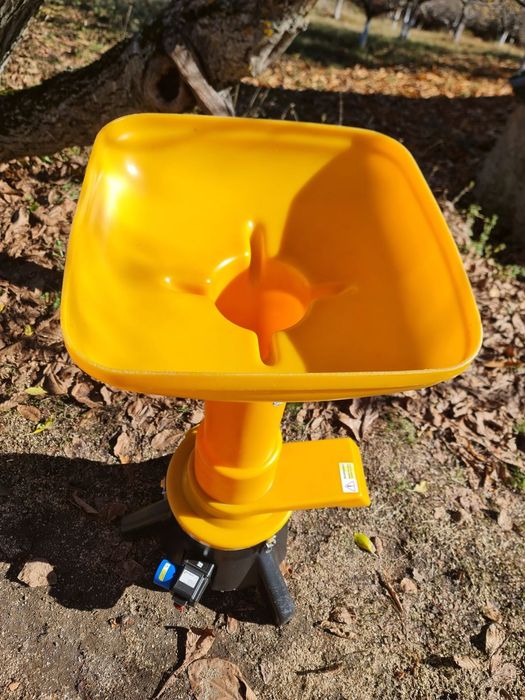 Дробилка на ябълки Speidel, 2,2 kW, като нова, оригинална цена 1875 лв