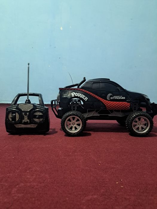 Bolalar uchun pultli mashina