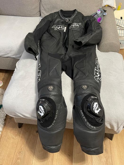 Combinezon Costum moto vând sau schimb