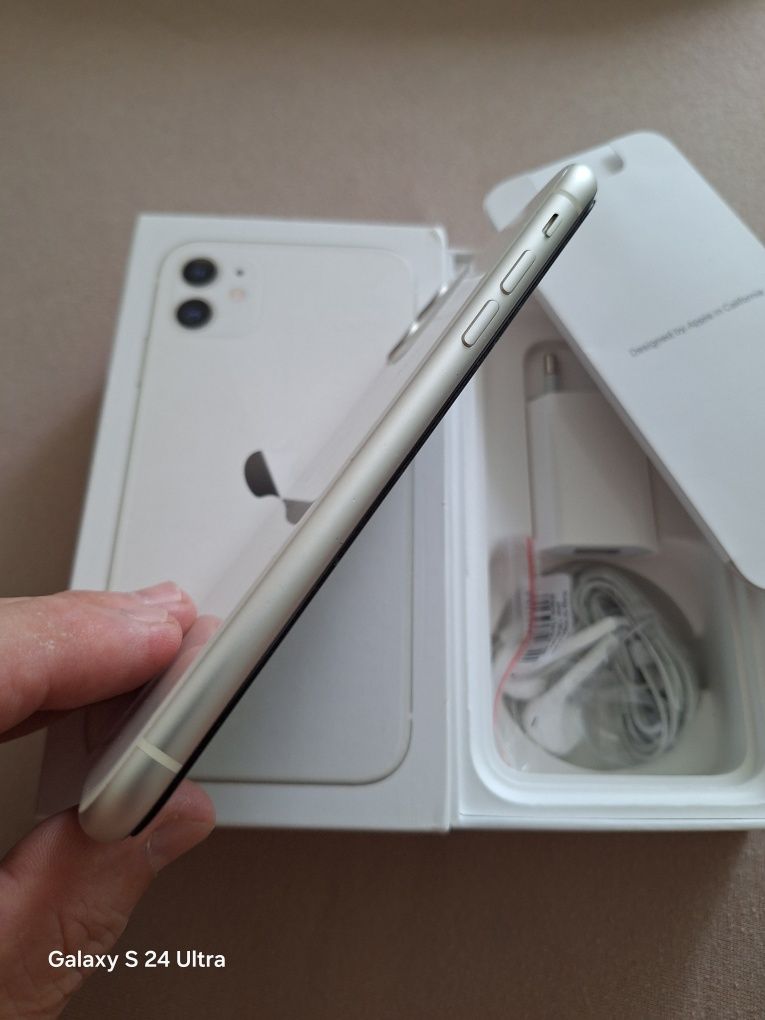 IPhone 11 White 64GB Неразличим от Нов