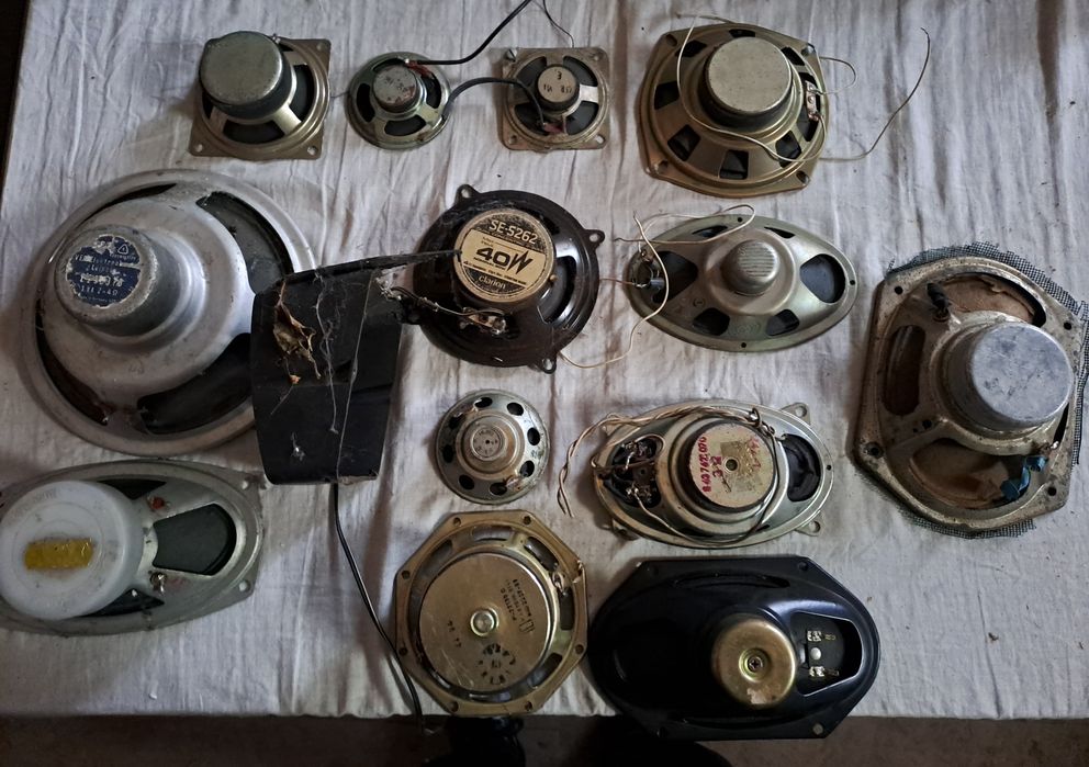 13 difuzoare diferite marimi