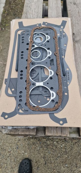 Set garnituri motor tractor fiat 411.415 full pret 350 lei cuprinde to