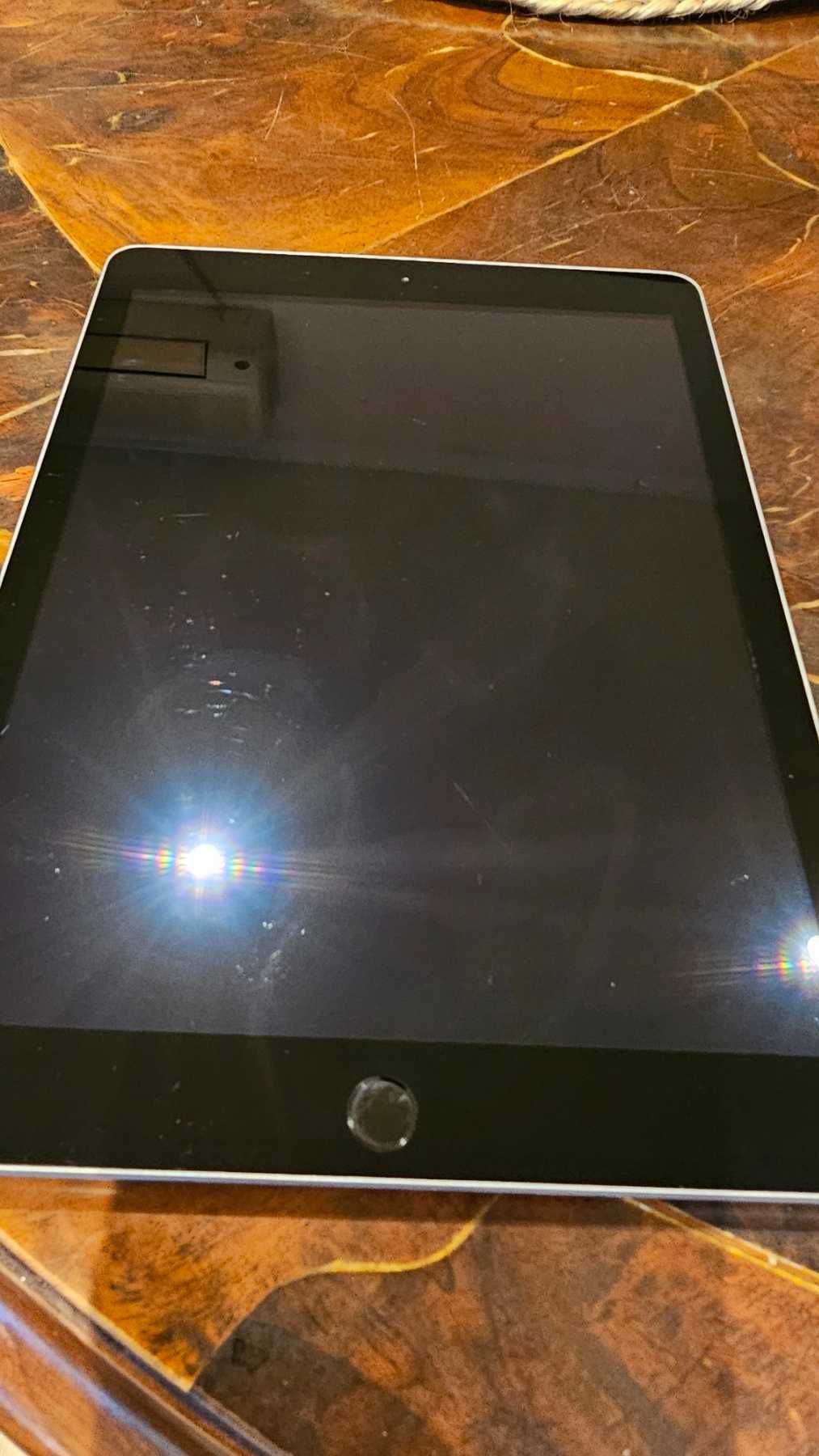 Таблет Apple iPad 9.7 5th Gen A1822 (2017) 32GB Wi-Fi Space Gray