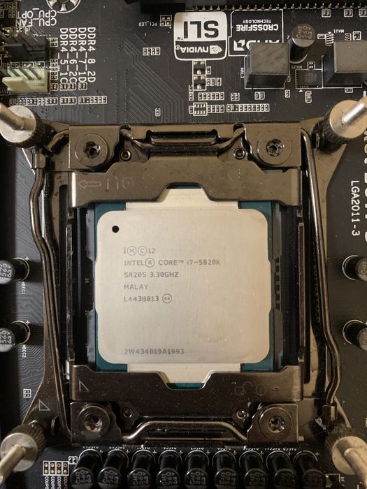 Placa de baza Gicabyte cu procesor I7 5820K