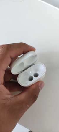 Продам оригинал кейс от airpods 2