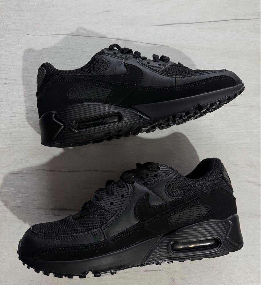 Nike Air Max 90 Triple Black – Mărimea 40 – Ca noi!