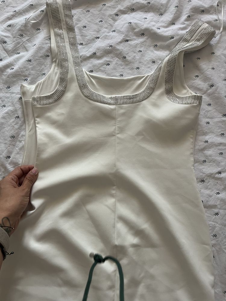 Бяла рокла на Zara