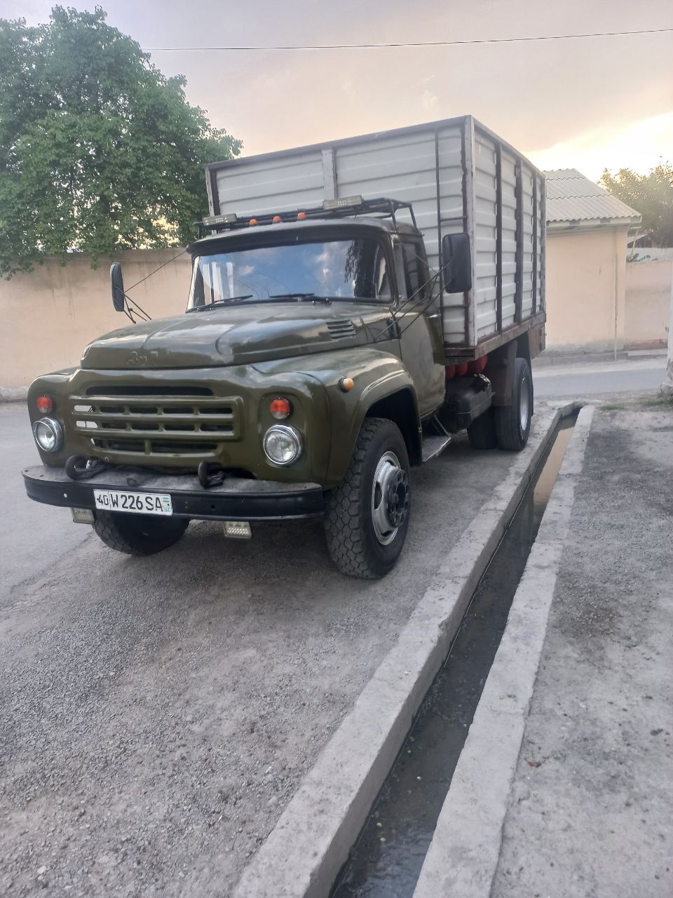Zil 130 sotiladi