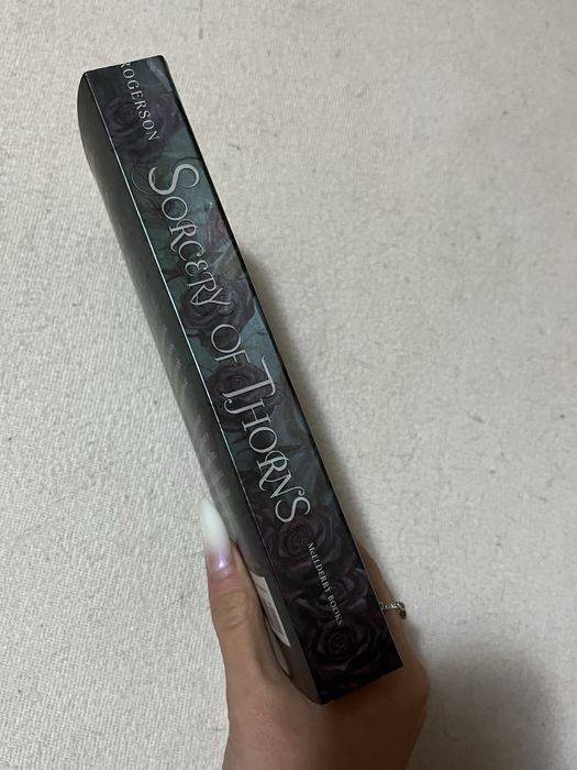 "Sorcery of Thorns" de Margret Rogerson