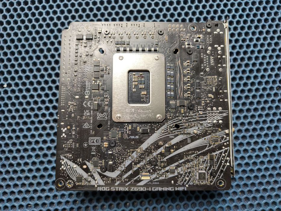 Продам asus strix z690-i wifi ddr5