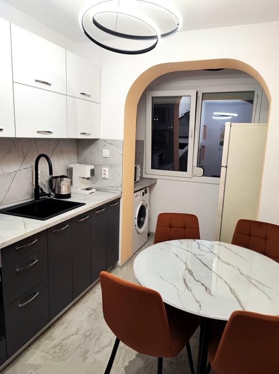Дава се под наем Двустаен апартамент в Пловдив, Център - 60 кв.м за 510 € - Снимка #1