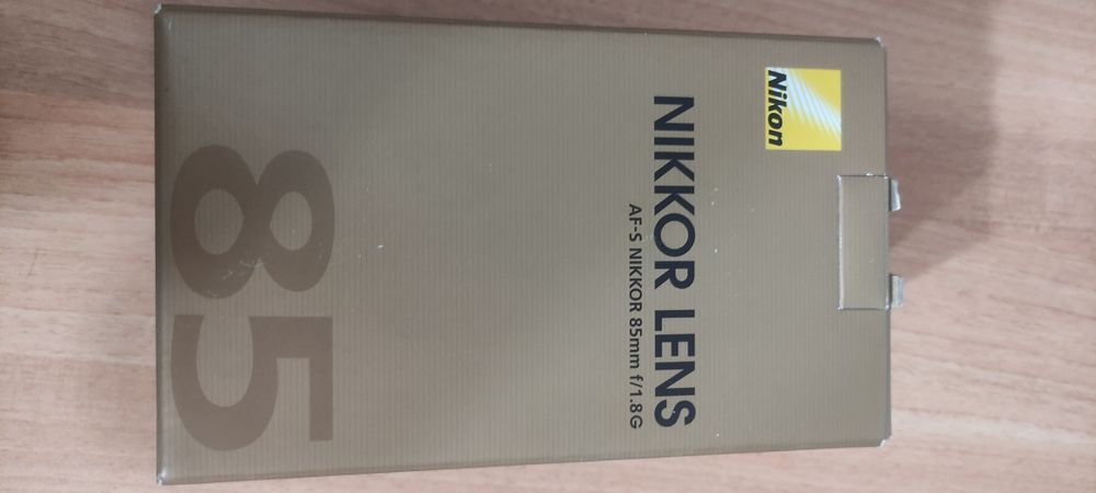 Объектив Nikon 85mm f/1.8 G