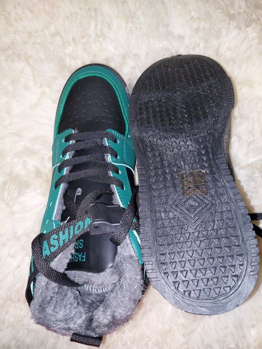 Vând adidași îmblăniți nr 41  noi în cutie