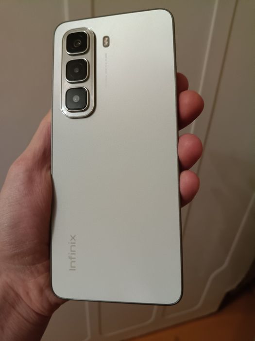 Продам смартфон Infinix Hot 50 только купленный.
