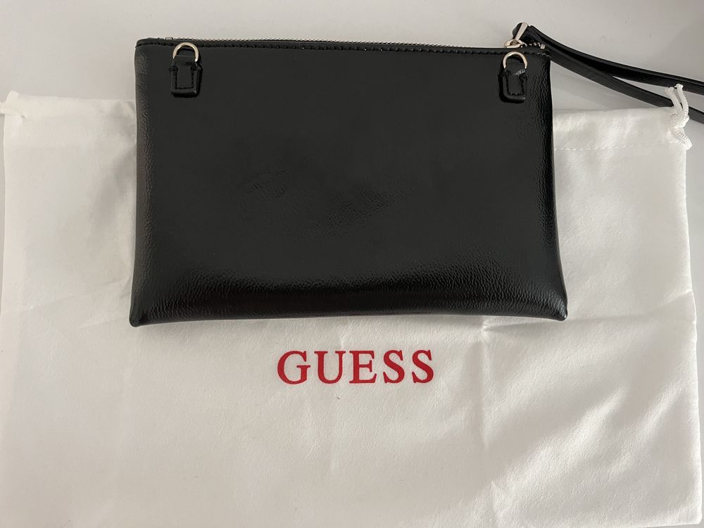 Чанта нова Guess