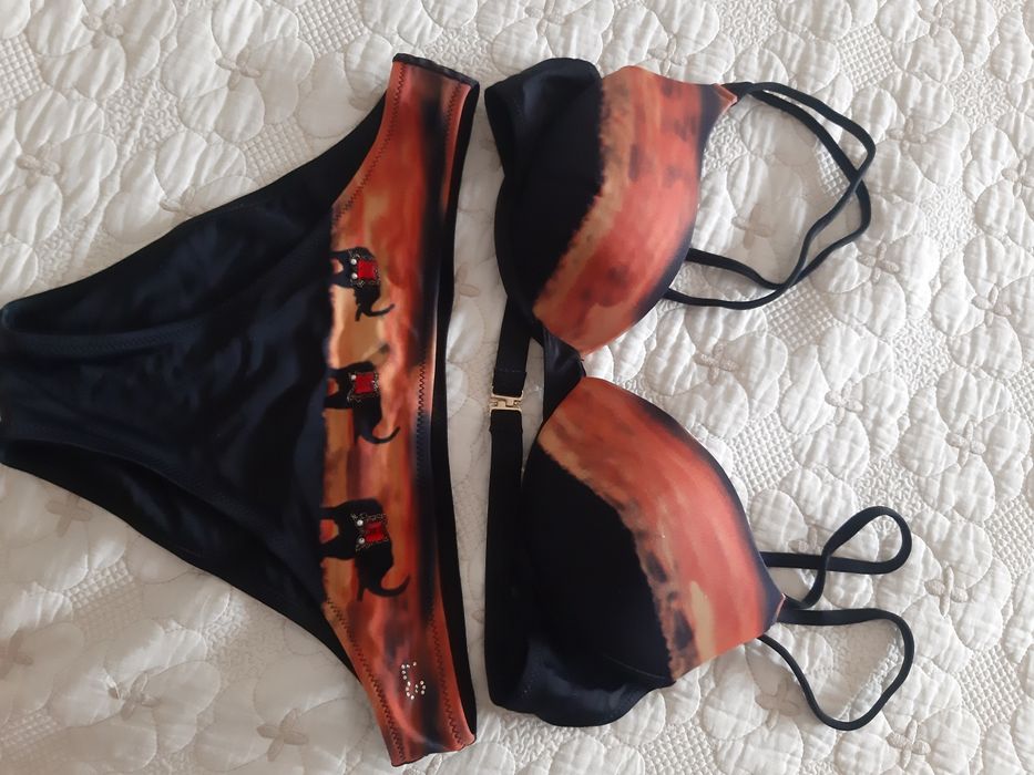 Нов бански - черен половинки М