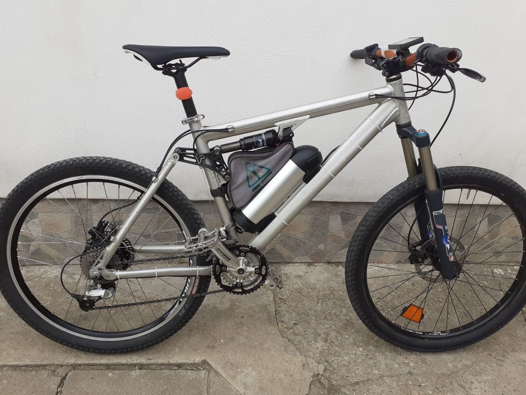 Bicicleta electrica Red Bull Shimano XT