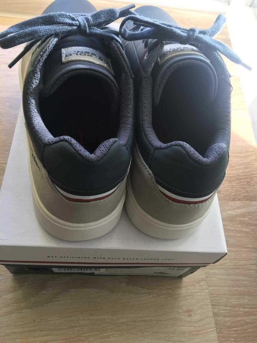 кецове на U.S. Polo ASSN в син цвят.