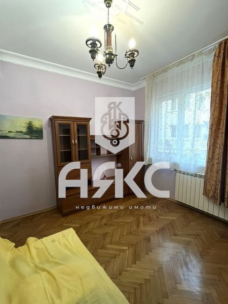 Тристаен обзаведен апартамент под наем