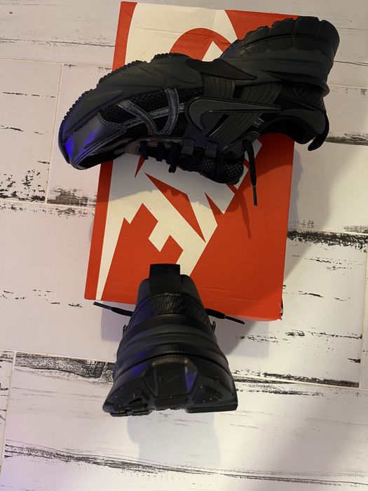 Adidasi nike v2k run