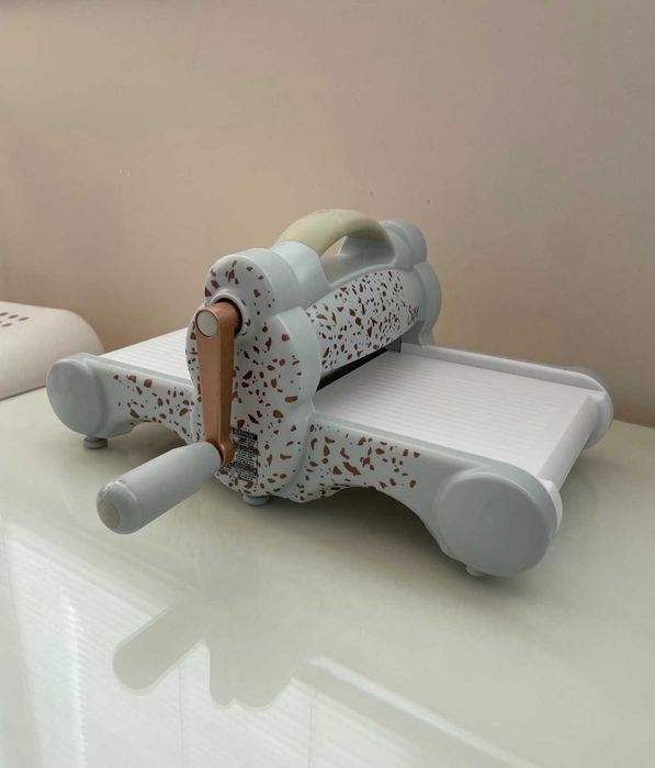 Машина за рязане и ембосинг Big Shot A5 Starter Set Limited Edition