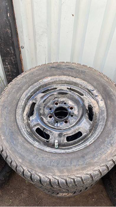 Продам зимний комплект на ваз 175/70/13 4.98 р13 зима шипы