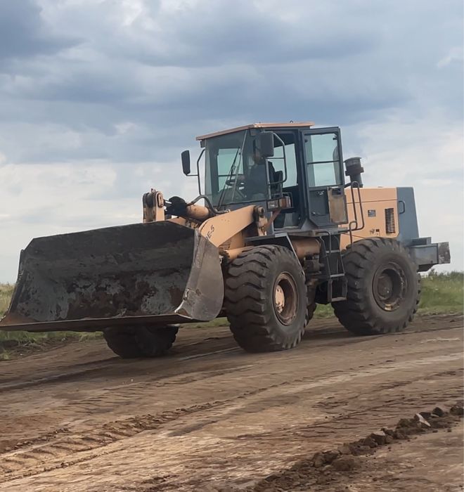 Предоставляю услуги погрузчика 3 куба