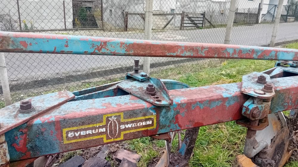 Plug Overum cu 3 brazde