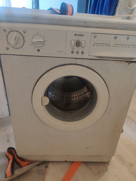 Пелалня Indesit WN898XWO