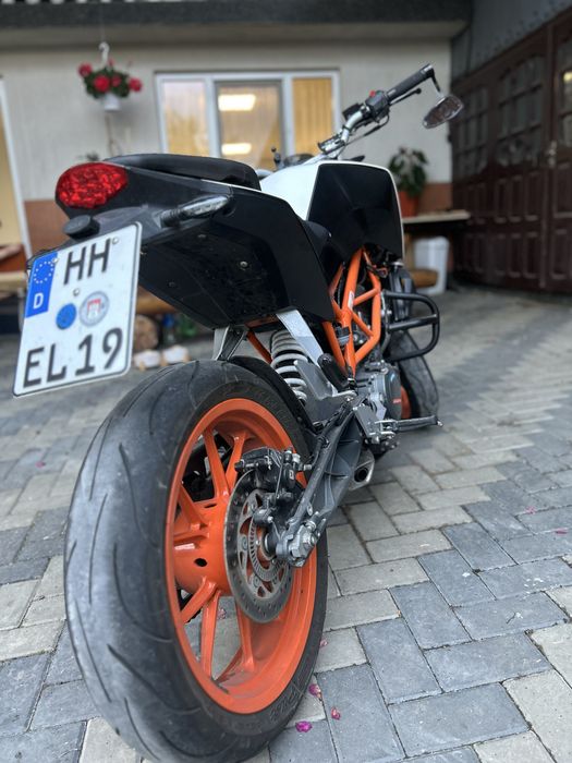 Vând ktm duke390
