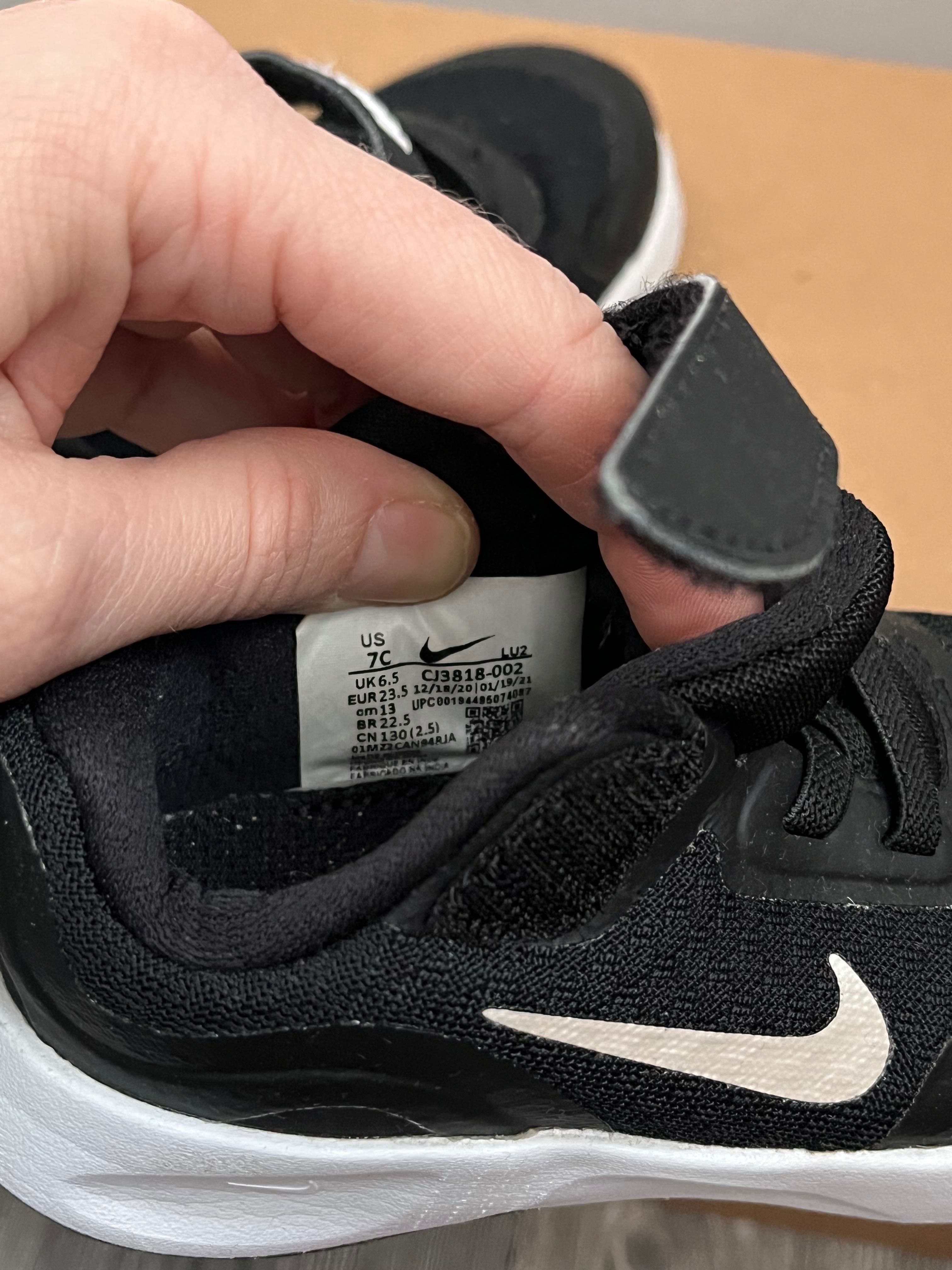 Маратонки Nike 23,5 без забележки, леки и удобни