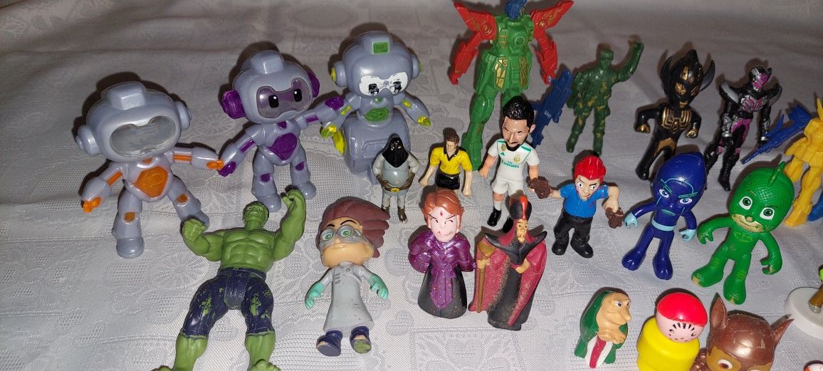 Lot figurine diverse personaje