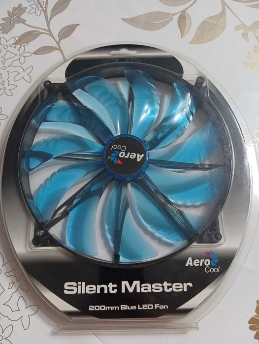 Кулеры AeroCool разные (200мм и 14мм)