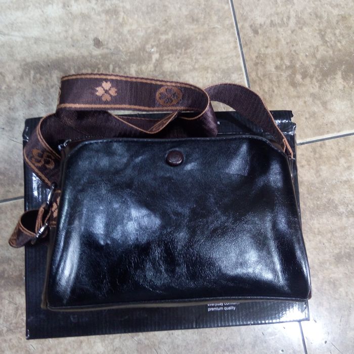 Женская сумка через плечо