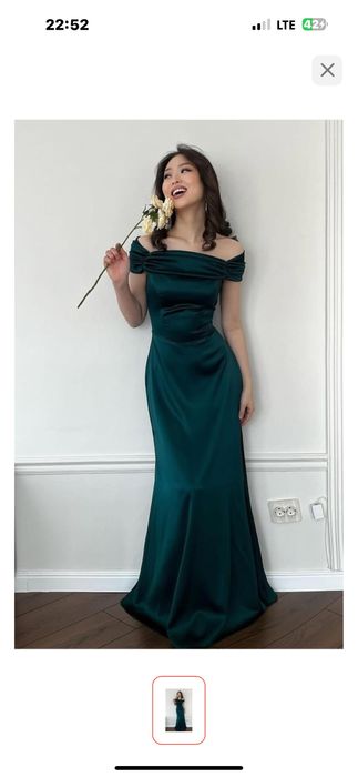 покупала год назад за 18000,платье с разрезом абсолютно новая