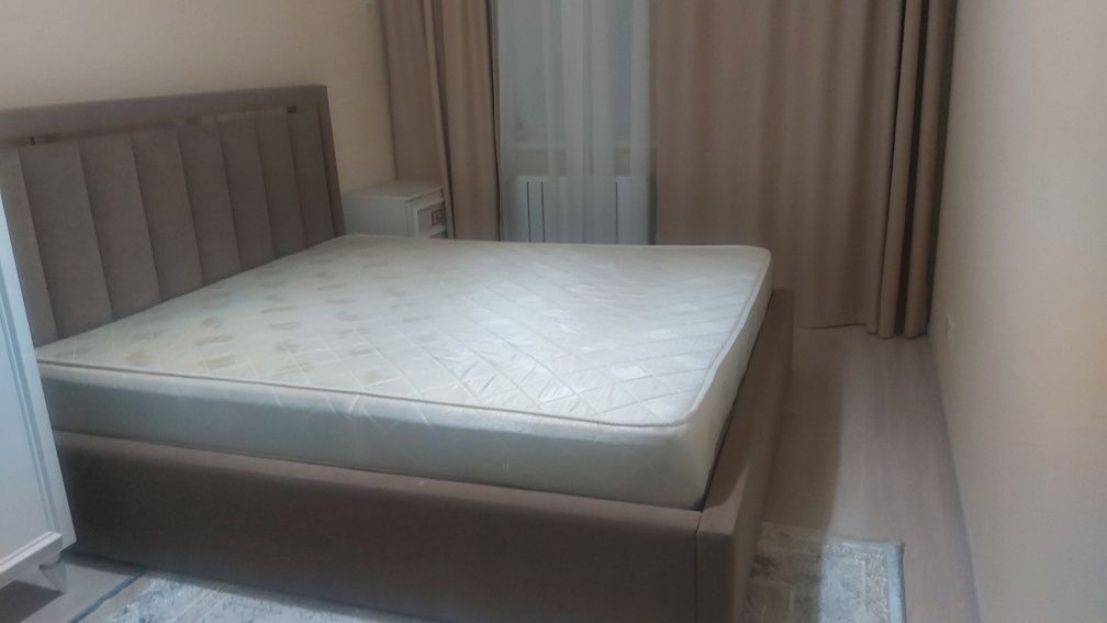 Продается двуспальная кровать